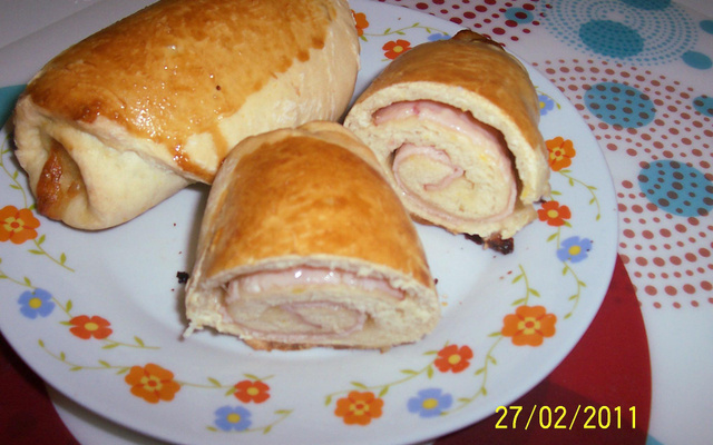 Pãezinhos de mandioquinha enroladinhos recheados