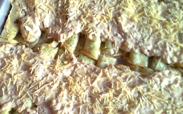 Panqueca de frango (massa colorida)