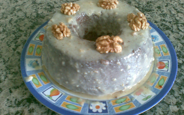 Bolo de Nozes com cobertura