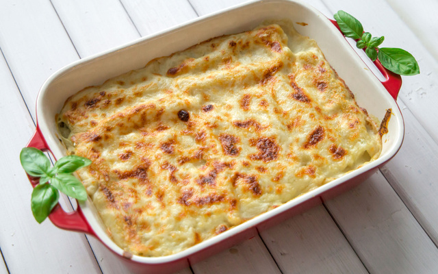 Canelone de frango com creme de milho