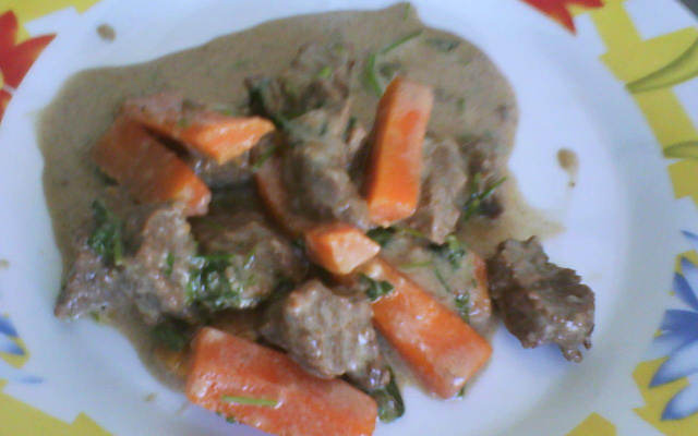 Carne com vinho tinto seco