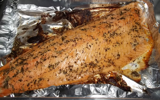 Salmão assado à provençal