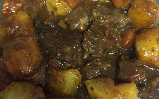 Carne com cerveja preta maravilhosa e fácil