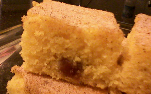 Bolo de fubá com goiabada