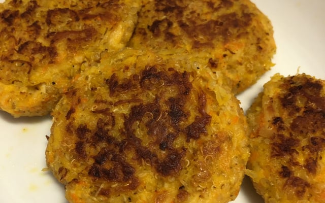 Bolinho de frango e quinoa