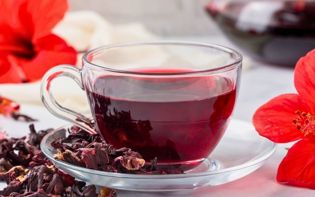 Chá de hibisco natural com sabor intenso sem amargor
