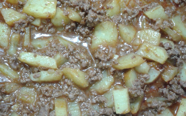 Carne moída com batata