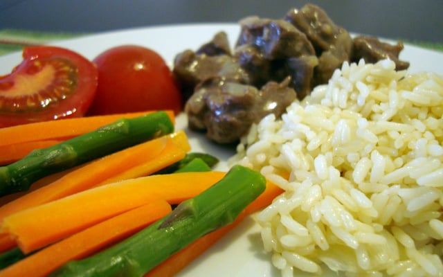 Prato Feito: Picadinho, arroz e legumes