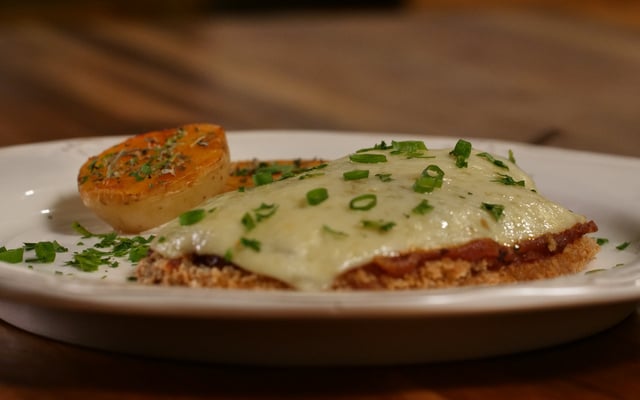 Tilápia à parmegiana