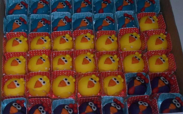 Docinhos modelados com leite ninho e leite condensado