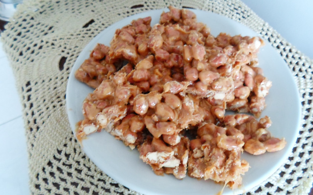 Doce de amendoim com leite condensado