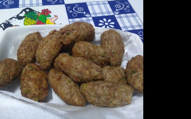 Bolinho de arroz com carne moída