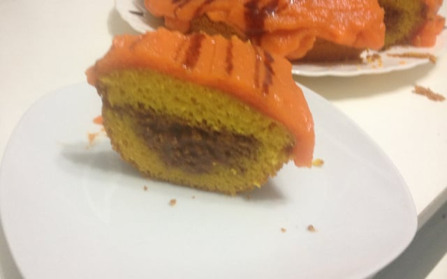 Bolo de cenoura com recheio e cobertura