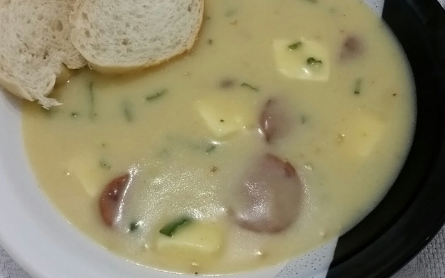 Sopa de batata com calabresa