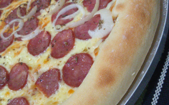 Pizza com borda recheada