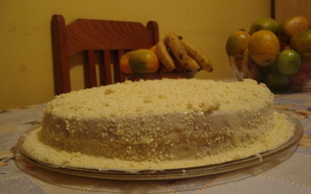 Bolo gelado de chocolate branco