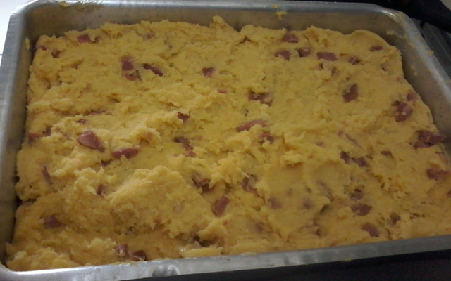 Polenta frita com calabresa