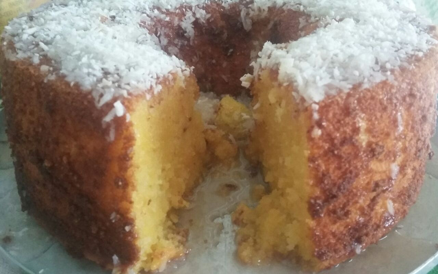 Bolo de milharina com queijo