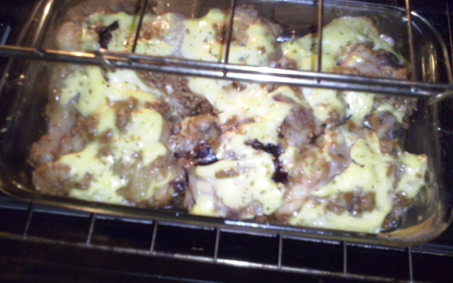 Frango assado com creme de cebola e maionese