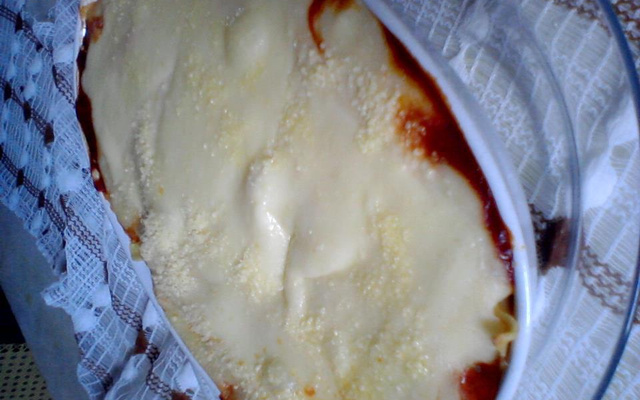 Lasanha prática de queijo e presunto