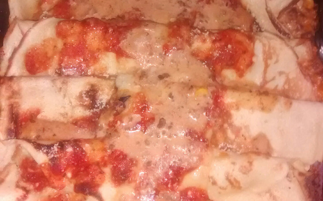 Panqueca com recheio de carne moída e mussarela