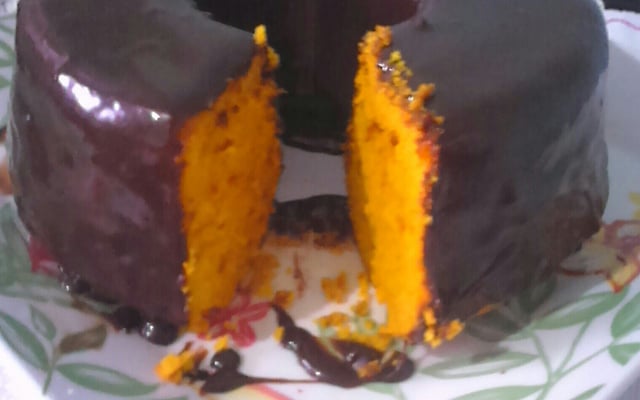 Bolo de cenoura cremoso
