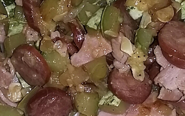 Macarrão com abobrinha e calabresa