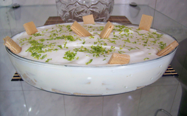Torta de limão com waffer de limão