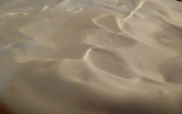 Torta de banana com doce de leite