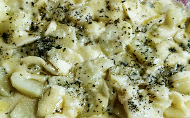 Batata gratinada cozida no leite