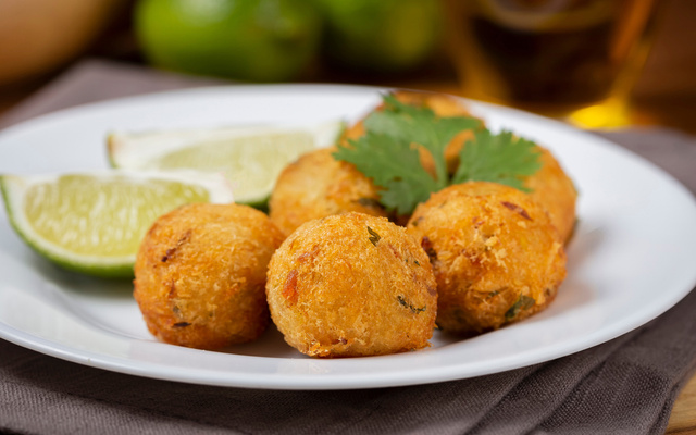 Bolinho de peixe ao liquidificador