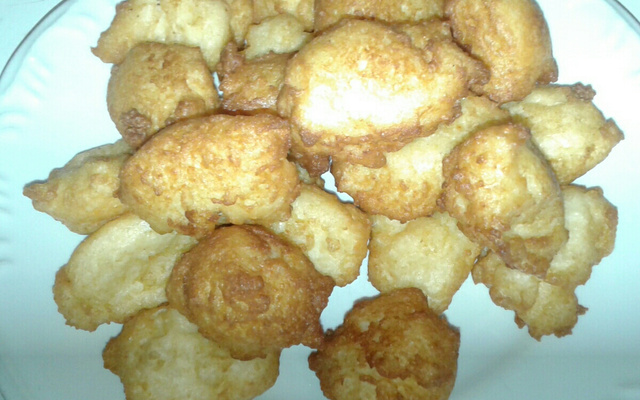 Bolinho de arroz com queijo