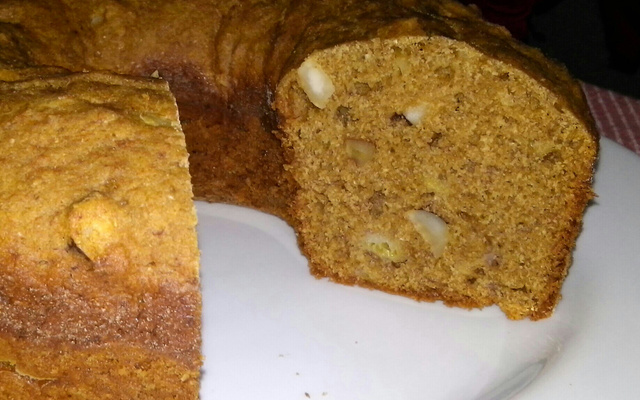 Pão integral de banana com nozes