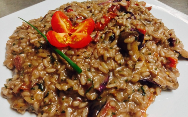 Risoto de filé mignon com vinho tinto