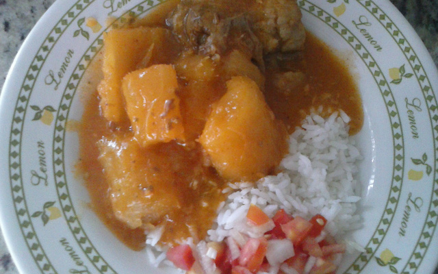 Costelinha com mandioca (vaca atolada)