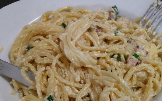 Macarrão à carbonara italiano