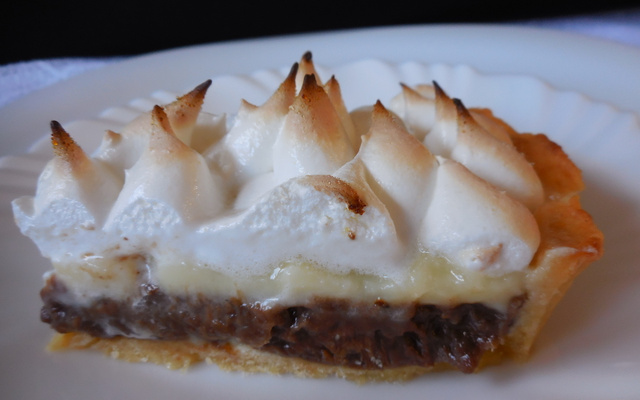 Torta de doce de banana e creme de coco