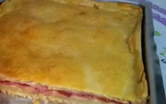 Torta salgada de mortadela