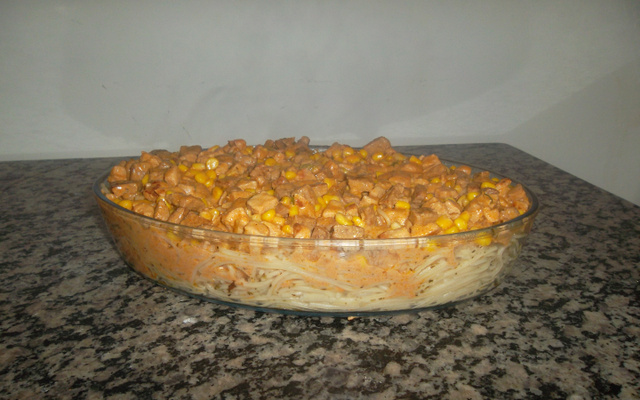 Macarrão com hambúrguer