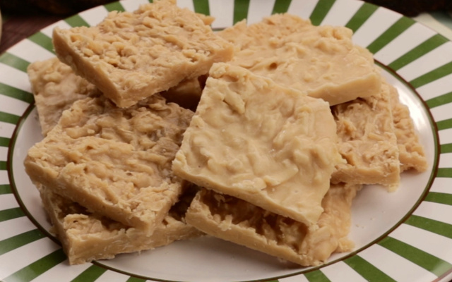 Cocada com leite condensado