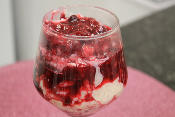 Arroz doce com coulis de frutas vermelhas