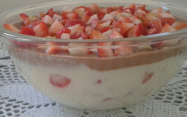 Sobremesa chococreme com morango