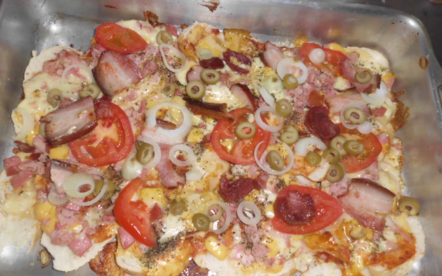 Pizza de pão fatiado