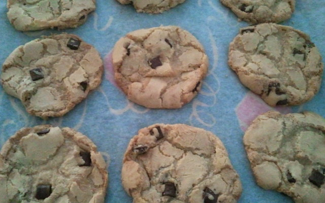 Cookie de chocolate com gotas de chocolate