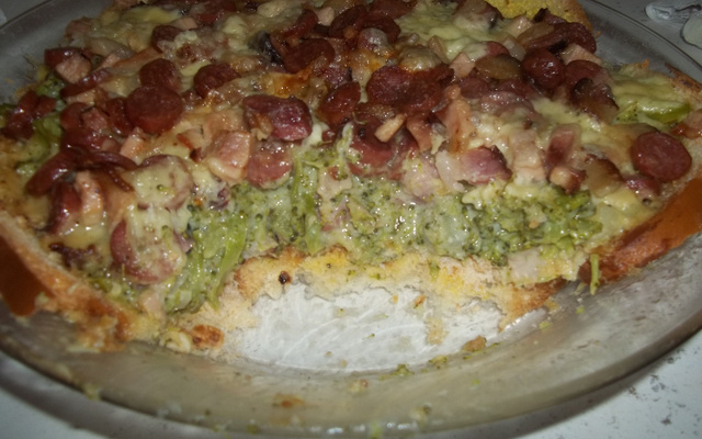 Torta de brócolis com salame