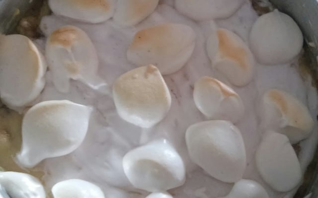 Torta de banana com suspiro