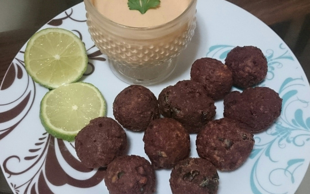 Bolinho de carne moída com hortelã