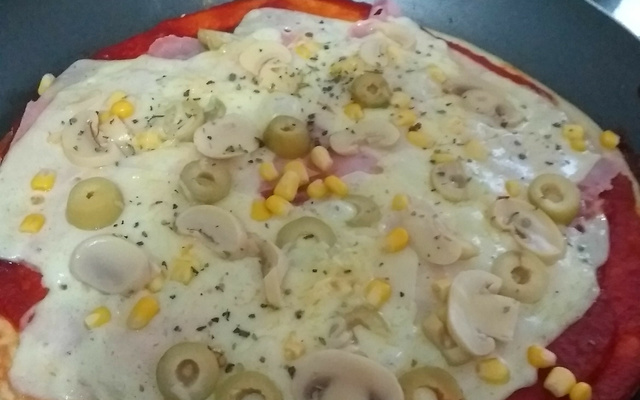Pizza de liquidificador na frigideira