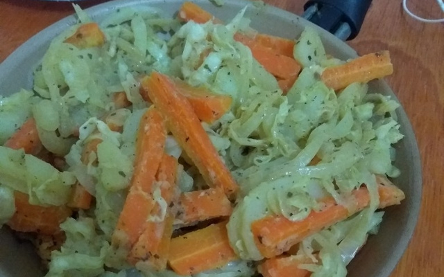 Filé de tilápia com legumes