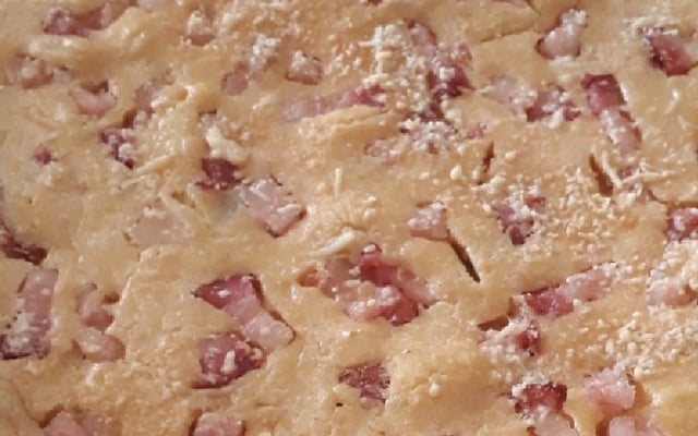 Torta de milho com bacon